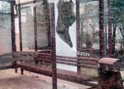 Вандалы разнесли новый остановочный павильон в Ставрополе