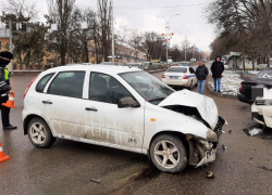 Пьяная женщина за рулем протаранила сразу два авто в центре Пятигорска