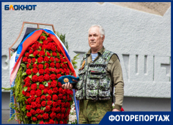 Ставропольчане пришли к мемориалу Вечной славы вопреки самоизоляции