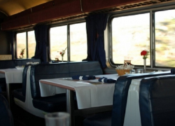 Подростки, ехавшие в поезде «Москва-Кисловодск», отравились после ужина в вагоне-ресторане