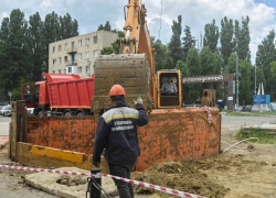 В центре Михайловска крайводоканал меняет 57-летнюю керамику на полиэтилен, не нарушая ритм жизни города