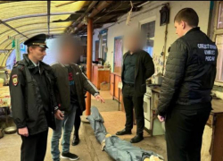 Воткнутые приятелем ножницы в шею лишили мужчину жизни на Ставрополье