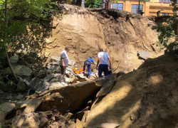 Из-за обвала скальной породы в одном из санаториев Кисловодска пострадали два человека