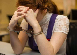 Хитрая девушка украла золото у матери своего бойфренда в Ставрополе