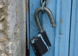 Соседи пришли к хозяину за сахаром, но разрешения не спросили