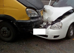 Три человека серьёзно пострадали в столкновении трёх авто в Ставрополе