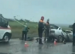 «Десятку» просто смяло после лобового столкновения с «КамАЗом» на Ставрополье