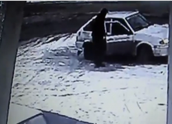 Пьяный дебошир попал на видео при попытке угона автомобиля ЧОП на Ставрополье