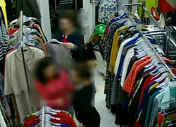 Девушка пошла на кражу из-за любви к моде и попала на видео в Ставропольском крае