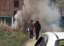 Полыхающая «легковушка» попала на видео в Кисловодске