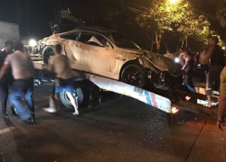 Лихач на "БМВ" влетел в дерево рядом с местом гибели Лермонтова в Пятигорске