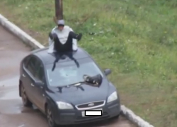 На Ставрополье юноша попрыгал на чужом авто