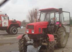 На Ставрополье водитель, уворачиваясь от столкновения, угодил под трактор