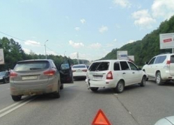 Жители КМВ опоздали на работу из-за аварии с шестью авто