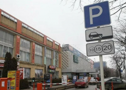 На Ставрополье запретили платные парковки возле школ и больниц