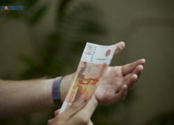 Владелец швейного цеха из Минвод не выплатил подчиненным более миллиона рублей 