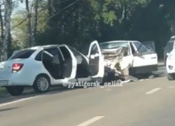 Шесть человек пострадали в жестком ДТП «Гранты» и иномарки в Ессентуках 