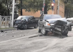 Серьезное ДТП с участием "Приоры" и ВАЗ-2114 произошло в Ставрополе