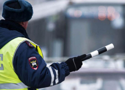 На Ставрополье экипажи ДПС сопровождают снегоуборочную технику
