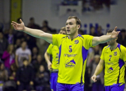 «Динамо-Виктор» второй матч подряд играет вничью