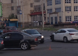 Тройная авария произошла на перекрестке в юго-западном районе Ставрополя