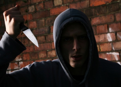 Два года за решеткой проведет ставрополец за нападения с ножом и кражи 