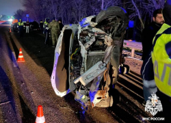 Двое в больнице, авто на боку: авария с участием пяти машин произошла на Ставрополье