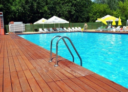 На владельца базы отдыха в Михайловске завели дело из-за утонувшей в бассейне 8-летней девочки 