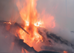 В Ставрополе пожар спалил крышу жилого дома