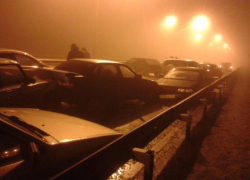 Столкновение 30 авто из-за гололеда попало на видео в Ставрополе