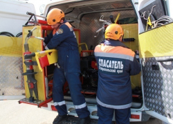 Четверо подростков на машине угодили в реку