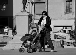 Скутерист в Ставрополе сбил коляску с ребенком