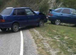 В Предгорном округе в результате лобового столкновения пострадали пять человек