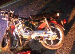 Два человека погибли при столкновении скутера и автомобиля