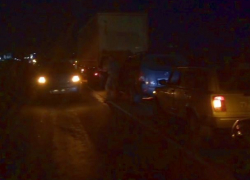 Перевернувшаяся "Газель" завалила помидорами трассу Ростов-Ставрополь