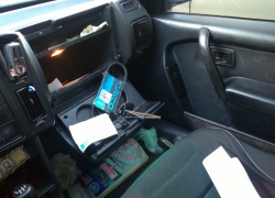 Пока водитель помогал пенсионеру, у него украли телефон из авто на Ставрополье