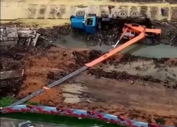 Упавший автокран со стрелой возле "Белого города" в Ставрополе попал на видео