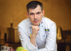 Талантливый шеф-повар из жюри «Адской кухни» работает в кафе Кисловодска