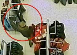 23-летний мужчина ловко украл куртку из магазина и попал на видео в Пятигорске