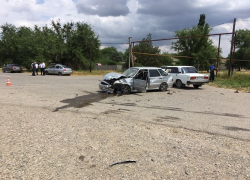 Молодой водитель «четырнадцатой» вылетел из авто после столкновения с «Грантой» на Ставрополье