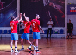 Плюс красно-синяя армия: вслед за ставропольским «Виктором», в гандбольный финал четырех вышел ЦСКА