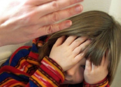 Рассвирепевшая воспитатель в яслях ударила маленькую девочку и сломала ей ключицу на Ставрополье