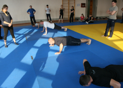 На КМВ полицейские сдают нормативы по физподготовке