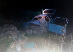 Автомобиль протаранил стену здания на Ставрополье - водитель погиб