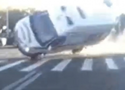 Появились шокирующие кадры ДТП с участием кареты скорой помощи в Ставрополе