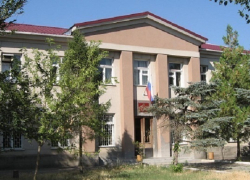 Разъяренный судебным решением мужчина открыл стрельбу возле здания суда на Ставрополье