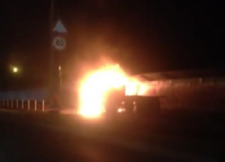 Появилось видео равнодушной реакции водителей на горящую "Газель" в Ставрополе