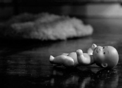 Грудной ребенок задохнулся в кровати с пьяной матерью на Ставрополье