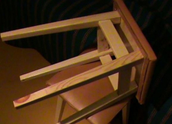 Житель Михайловска избил товарища табуреткой