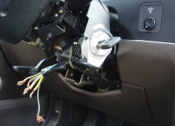 Угнать за 60 секунд: преступник похитил сломанное авто, пока хозяин ходил за инструментами